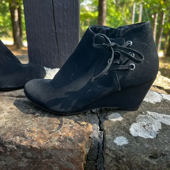 Elegant Black Lace-Up Ankle Booties - Picture 2 of 10